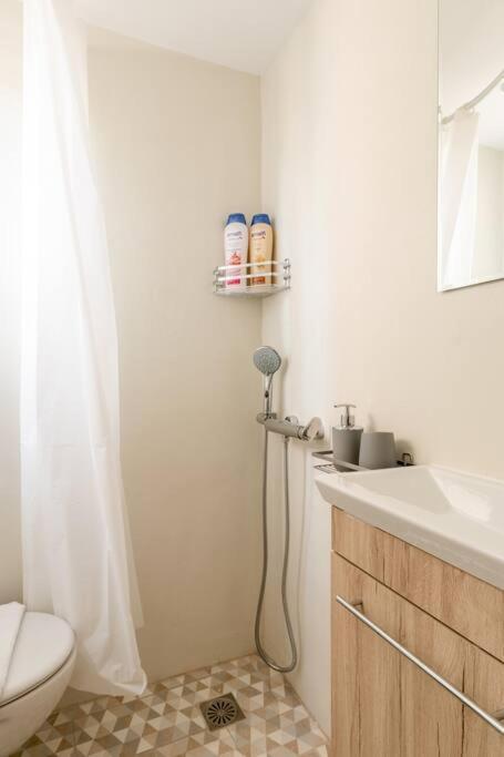 Apartment Brand New Bright Modern 6bdr Apt-1min To Acropolis Athens