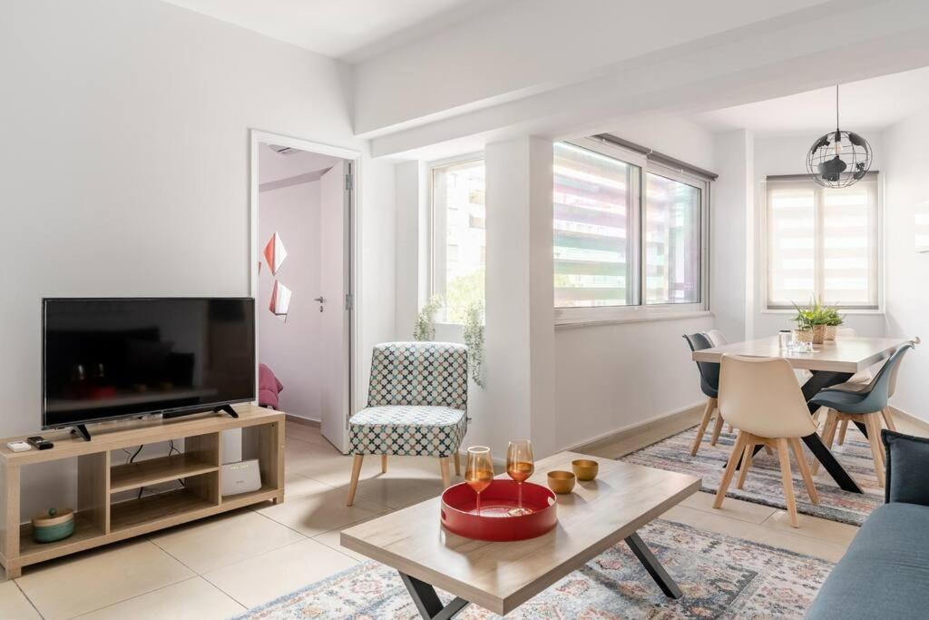 Apartment Brand New Bright Modern 6bdr Apt-1min To Acropolis Athens