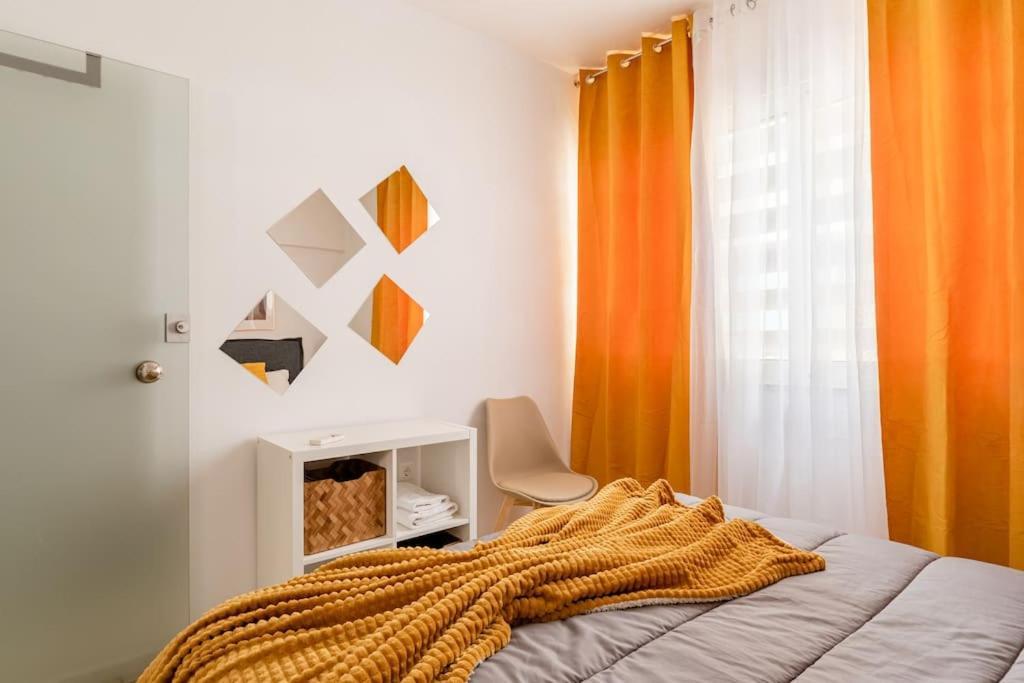 Brand New Bright Modern 6bdr Apt-1min To Acropolis 雅典